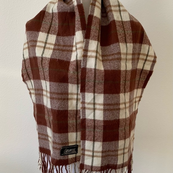 Fringe- Red and White scarf - Picture 4 of 5